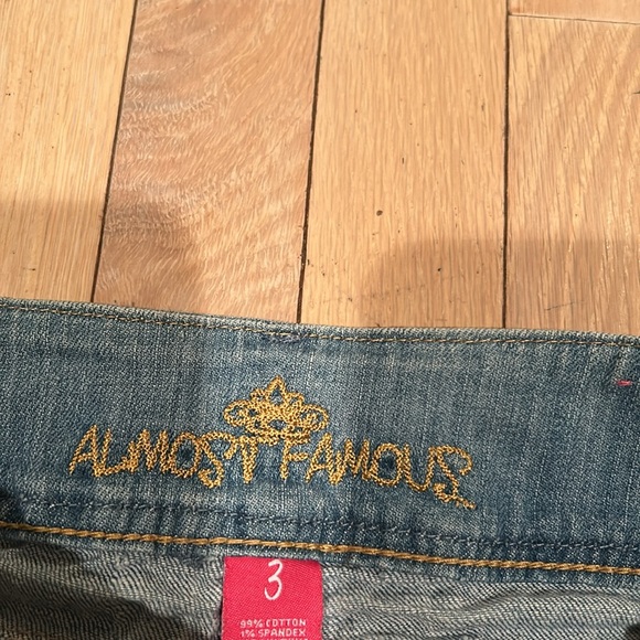Almost Famous Women’s Denim Low Waisted Can be Short Shorts Size 3 Lightly Used - Picture 14 of 15